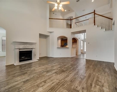 819 Rushmore Drive - Photo Thumbnail 6