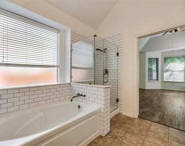 819 Rushmore Drive - Photo Thumbnail 24