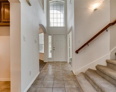 819 Rushmore Drive - Photo Thumbnail 2