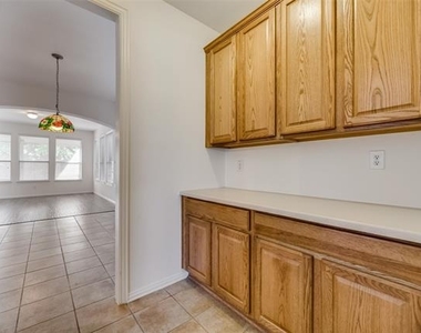 819 Rushmore Drive - Photo Thumbnail 14