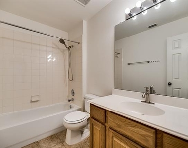 819 Rushmore Drive - Photo Thumbnail 17