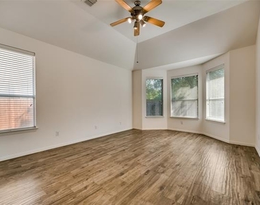 819 Rushmore Drive - Photo Thumbnail 22