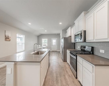 612 Capstone Circle - Photo Thumbnail 9