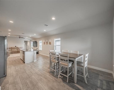 612 Capstone Circle - Photo Thumbnail 13