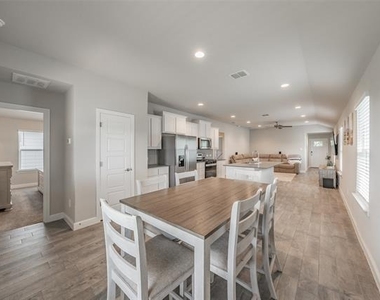 612 Capstone Circle - Photo Thumbnail 12