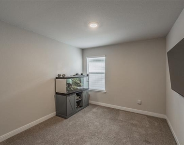 612 Capstone Circle - Photo Thumbnail 16