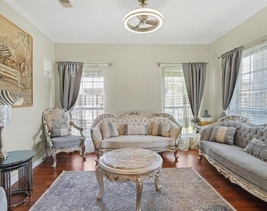 8660 Lariat Circle - Photo Thumbnail 5