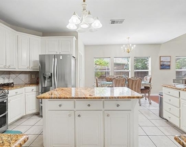 8660 Lariat Circle - Photo Thumbnail 15