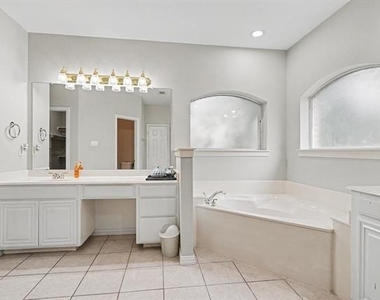 8660 Lariat Circle - Photo Thumbnail 25