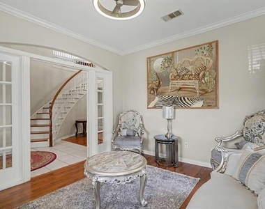 8660 Lariat Circle - Photo Thumbnail 4