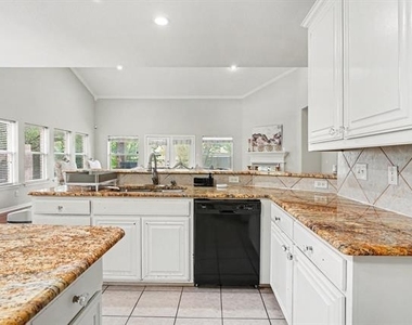 8660 Lariat Circle - Photo Thumbnail 14