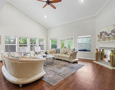 8660 Lariat Circle - Photo Thumbnail 6