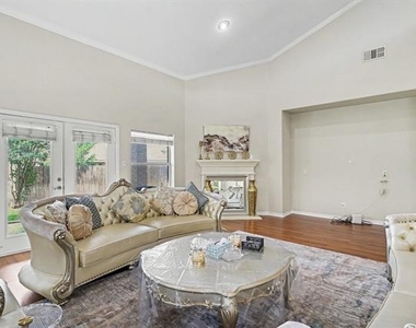 8660 Lariat Circle - Photo Thumbnail 7