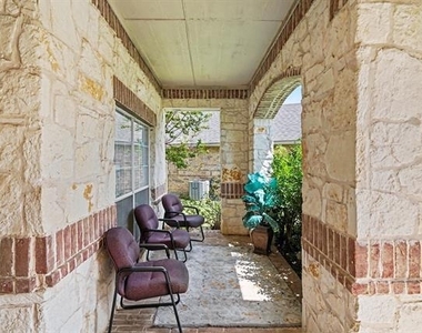 8660 Lariat Circle - Photo Thumbnail 2