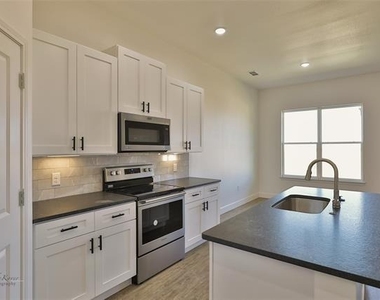 388 Kristie Path - Photo Thumbnail 6