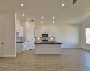 388 Kristie Path - Photo Thumbnail 8