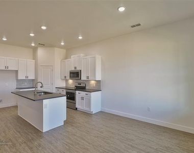 388 Kristie Path - Photo Thumbnail 9