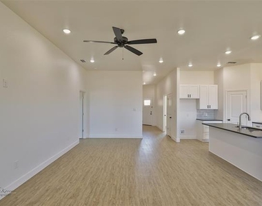 388 Kristie Path - Photo Thumbnail 10