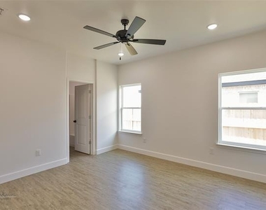 388 Kristie Path - Photo Thumbnail 12
