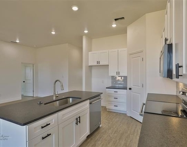 388 Kristie Path - Photo Thumbnail 3