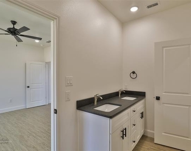 388 Kristie Path - Photo Thumbnail 16