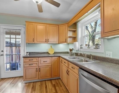 6312 Malvey Avenue - Photo Thumbnail 9