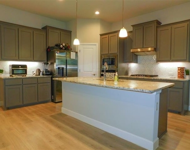 1021 Pitch Pine Street - Photo Thumbnail 8