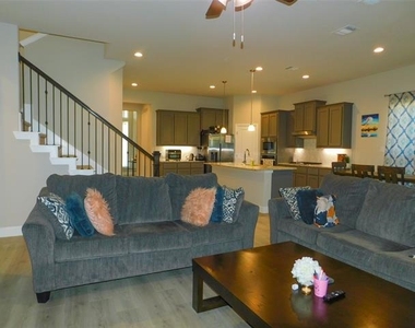 1021 Pitch Pine Street - Photo Thumbnail 6