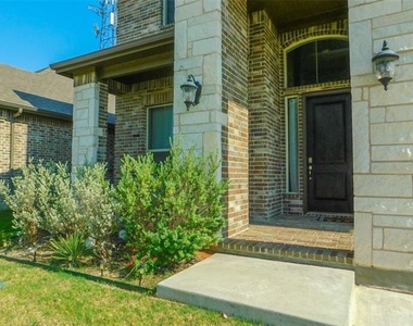 1021 Pitch Pine Street - Photo Thumbnail 2