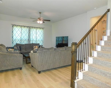 1021 Pitch Pine Street - Photo Thumbnail 11
