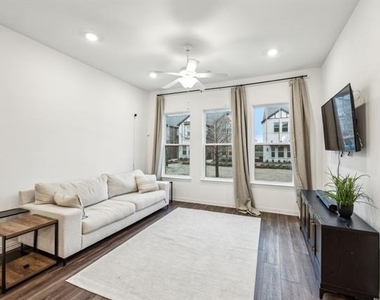 3225 Switch Street - Photo Thumbnail 4