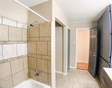 3921 Avenue H - Photo Thumbnail 15