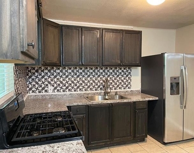 3921 Avenue H - Photo Thumbnail 3