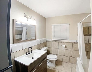 3921 Avenue H - Photo Thumbnail 14