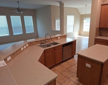 3600 Hickory Bend Trail - Photo Thumbnail 7