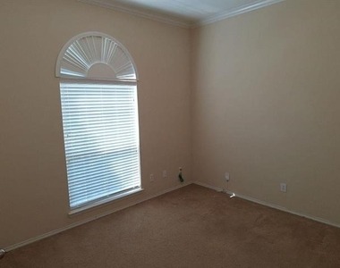 3600 Hickory Bend Trail - Photo Thumbnail 11