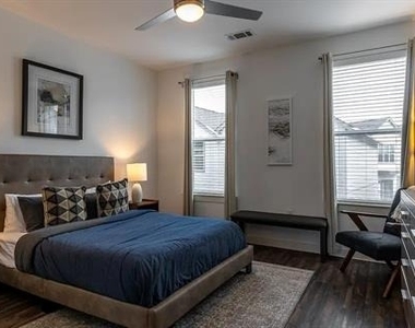 1000 Fort Worth Avenue - Photo Thumbnail 6