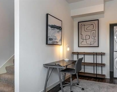1000 Fort Worth Avenue - Photo Thumbnail 13