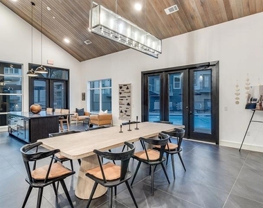 1000 Fort Worth Avenue - Photo Thumbnail 16