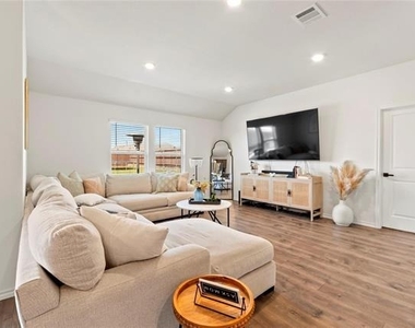 985 Alton Drive - Photo Thumbnail 11