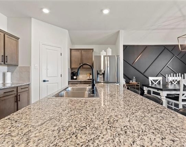 985 Alton Drive - Photo Thumbnail 6