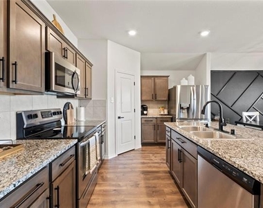 985 Alton Drive - Photo Thumbnail 4