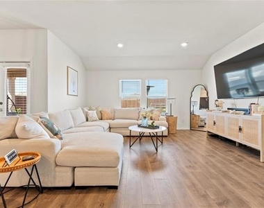 985 Alton Drive - Photo Thumbnail 12