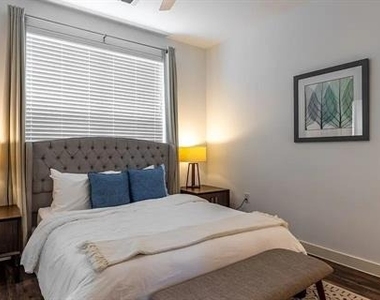 1000 Fort Worth Avenue - Photo Thumbnail 4
