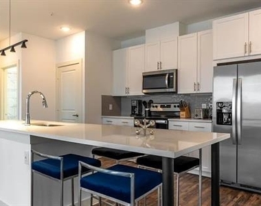 1000 Fort Worth Avenue - Photo Thumbnail 8