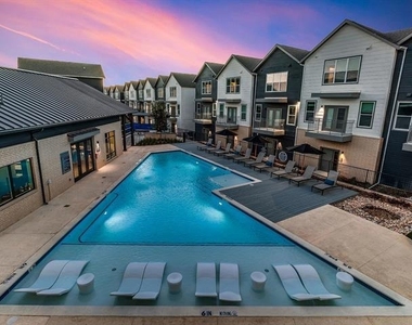 1000 Fort Worth Avenue - Photo Thumbnail 21