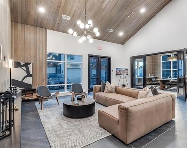 1000 Fort Worth Avenue - Photo Thumbnail 17