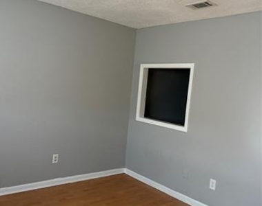 327 John Wesley Boulevard - Photo Thumbnail 12