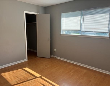 327 John Wesley Boulevard - Photo Thumbnail 10