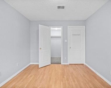 3435 Winter Oak Drive - Photo Thumbnail 5